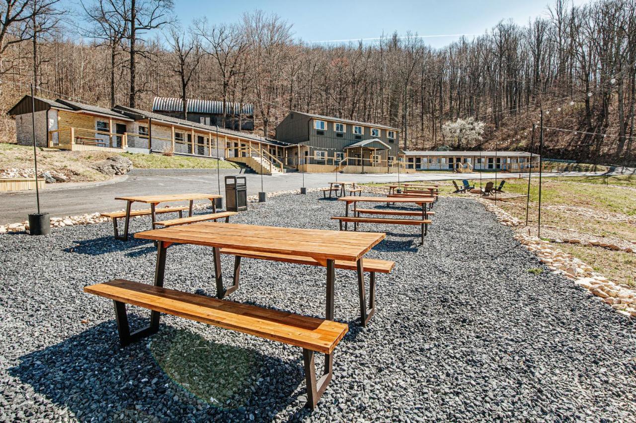 Grey Pine Lodge Waynesboro Habitación foto